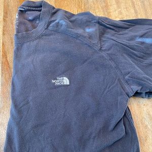 Men’s long sleeve North Face shirt